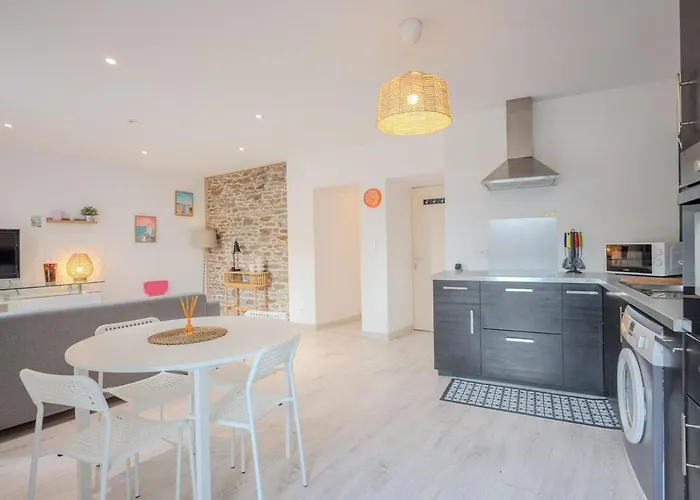 T2 - Proche Commerce Et Parking Gratuit *