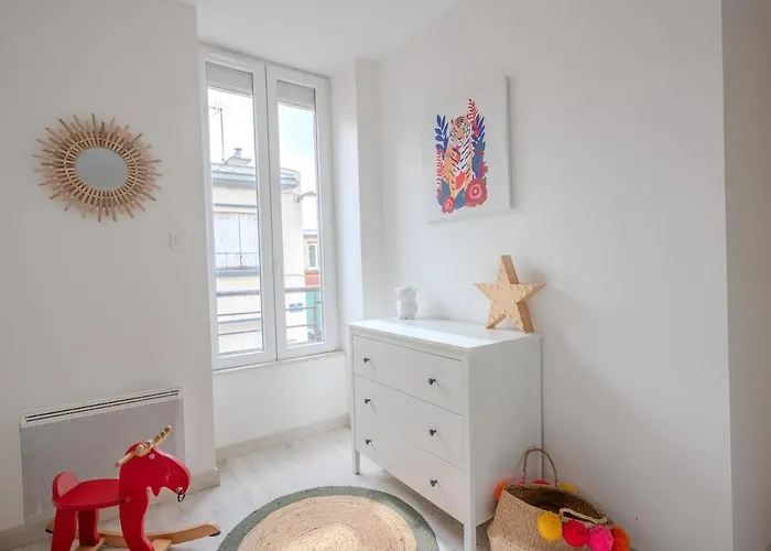 T2 - Proche Commerce Et Parking Gratuit * بريست