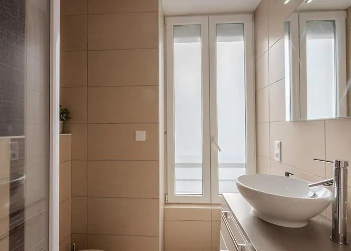 T2 - Proche Commerce Et Parking Gratuit * Brest